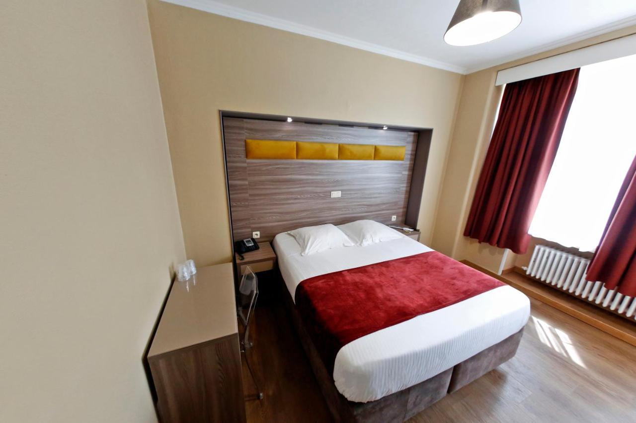 Hotel De France Saint-Gilles Zewnętrze zdjęcie
