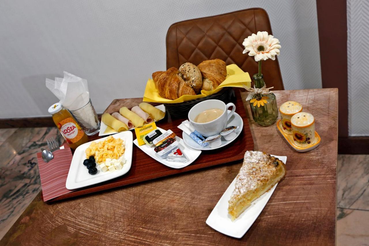 Hotel De France Saint-Gilles Zewnętrze zdjęcie