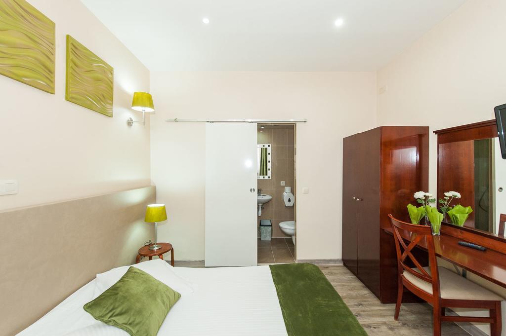 Hotel De France Saint-Gilles Zewnętrze zdjęcie
