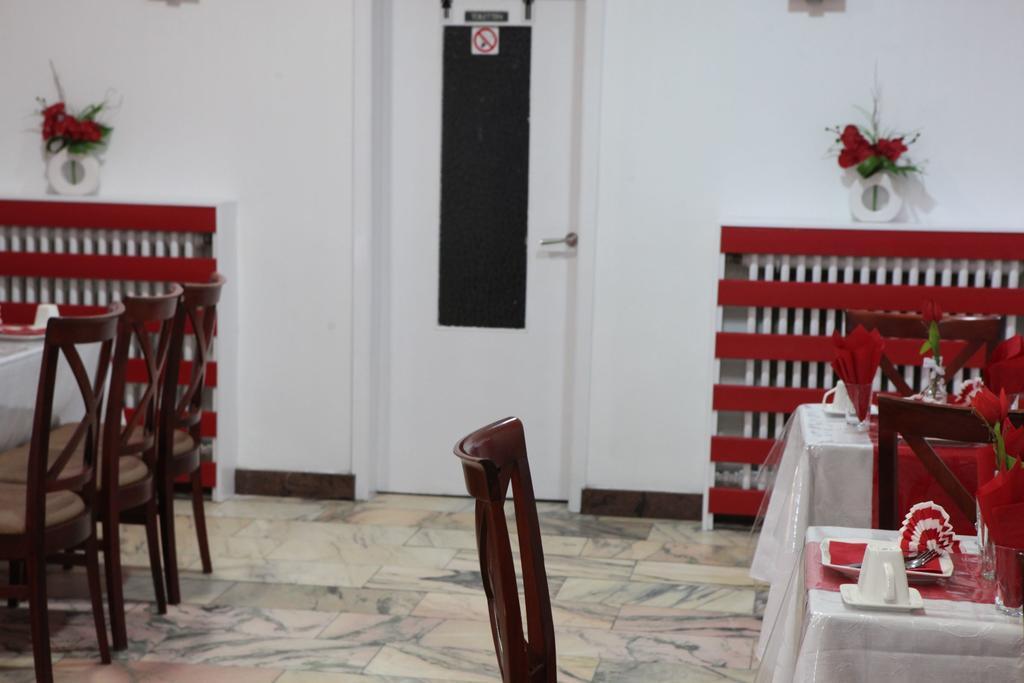 Hotel De France Saint-Gilles Zewnętrze zdjęcie