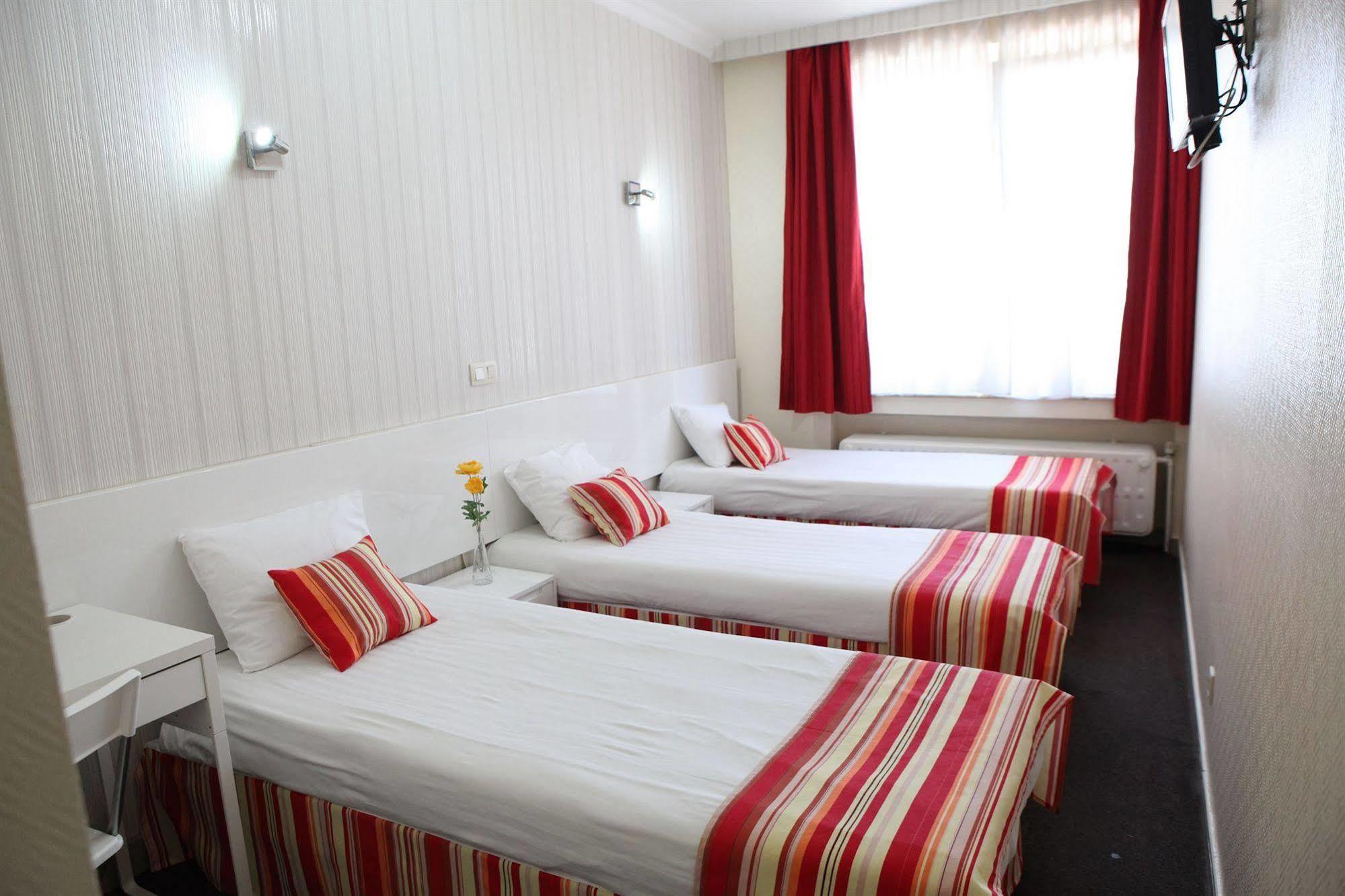 Hotel De France Saint-Gilles Zewnętrze zdjęcie